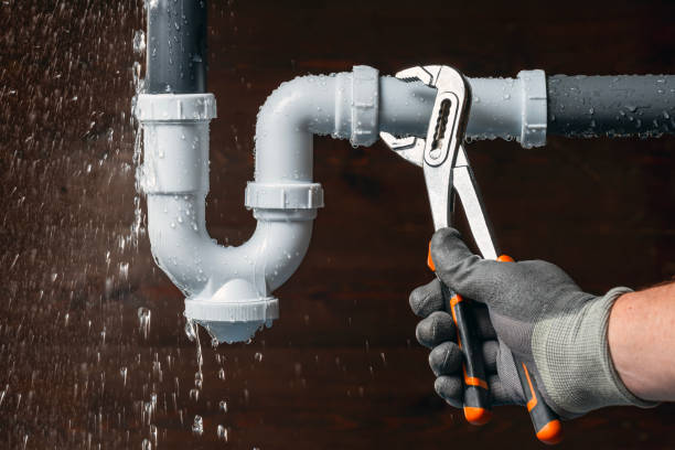 Professional Gas Line Repair technician working in Valhermoso Springs, AL